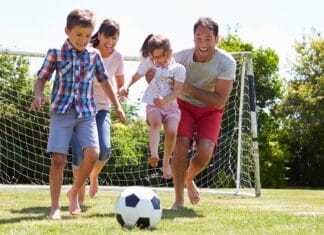 Jak aktywność fizyczna w dzieciństwie wpływa na mózg i koncentrację w szkole? Kompletny poradnik dla rodziców