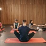 Fitness grupowy dla mężczyzn które formy treningu poprawią siłę wytrzymałość i mobilność