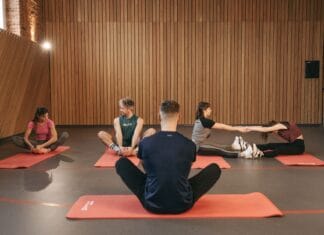 Fitness grupowy dla mężczyzn które formy treningu poprawią siłę wytrzymałość i mobilność Fitness grupowy dla mężczyzn które formy treningu poprawią siłę wytrzymałość i mobilność